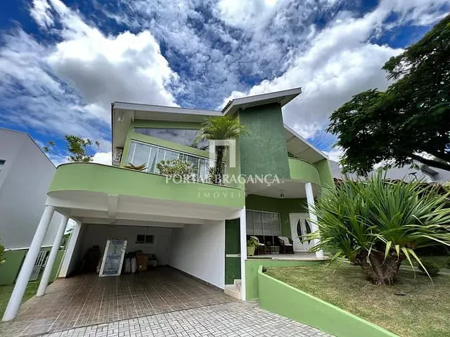 Sobrado com 330m² 3 quartos e 5 banheiros, para alugar, no bairro Condomínio Residencial Euroville em Bragança Paulista