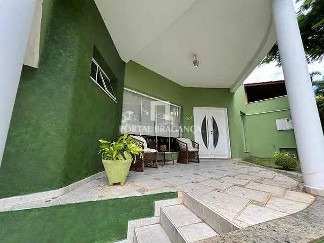Sobrado com 330m² 3 quartos e 5 banheiros, para alugar, no bairro Condomínio Residencial Euroville em Bragança Paulista