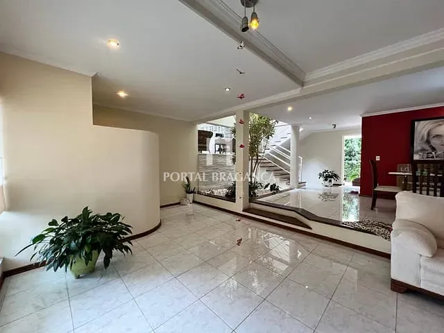 Sobrado com 330m² 3 quartos e 5 banheiros, para alugar, no bairro Condomínio Residencial Euroville em Bragança Paulista
