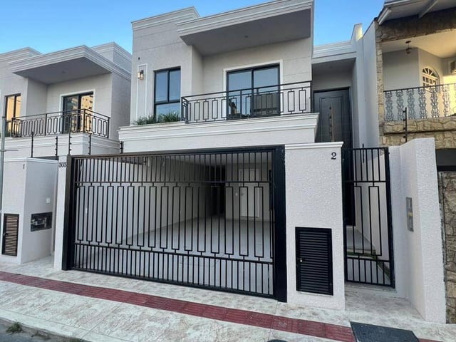 Sobrado com 160m² 3 quartos e 4 banheiros, à venda, no bairro Centro em Itajaí