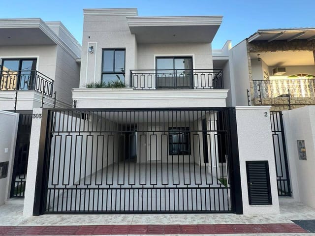 Sobrado com 160m² 3 quartos e 4 banheiros, à venda, no bairro Centro em Itajaí