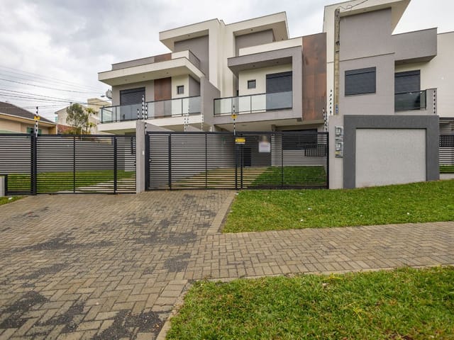 Sobrado com 90m² 3 quartos e 4 banheiros, à venda, no bairro Uberaba em Curitiba