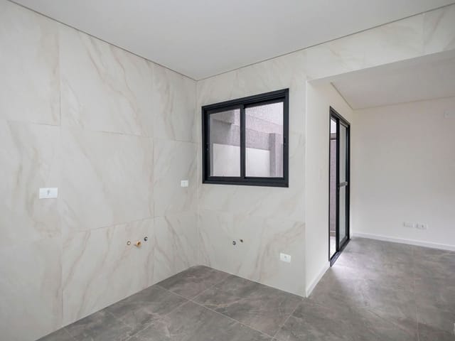 Sobrado com 90m² 3 quartos e 4 banheiros, à venda, no bairro Uberaba em Curitiba