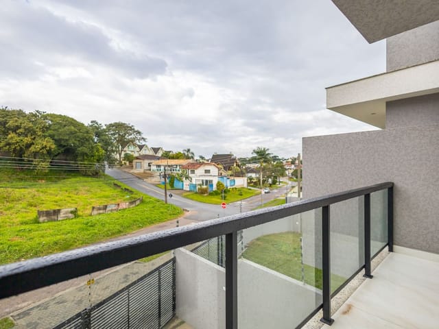 Sobrado com 90m² 3 quartos e 4 banheiros, à venda, no bairro Uberaba em Curitiba