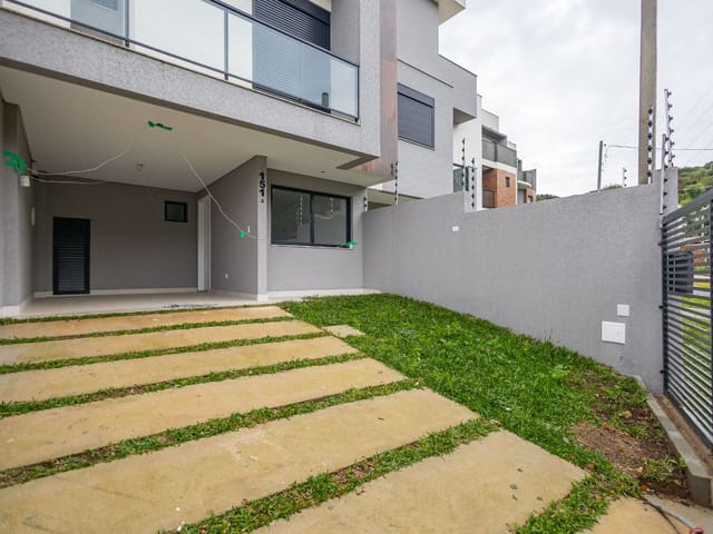 Sobrado com 90m² 3 quartos e 4 banheiros, à venda, no bairro Uberaba em Curitiba