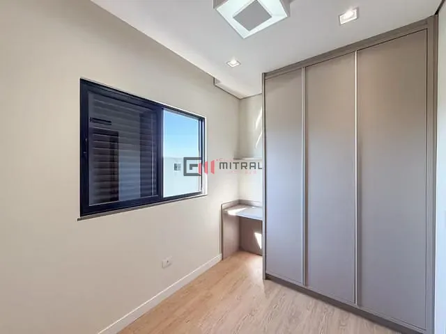 Sobrado com 264m² 3 quartos e 1 banheiro, à venda, no bairro Gleba Simon Frazer em Londrina