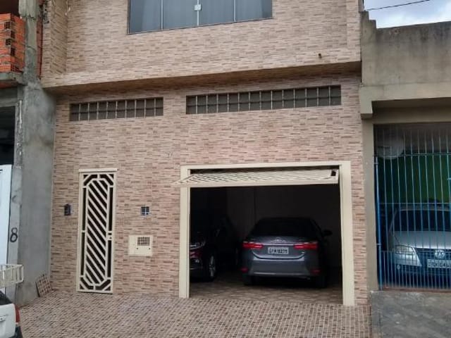 Sobrado com 300m² 5 quartos e 2 banheiros, à venda, no bairro Jardim Leonor em Carapicuíba