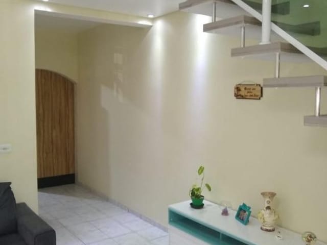 Sobrado com 300m² 5 quartos e 2 banheiros, à venda, no bairro Jardim Leonor em Carapicuíba