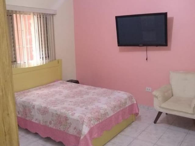 Sobrado com 300m² 5 quartos e 2 banheiros, à venda, no bairro Jardim Leonor em Carapicuíba
