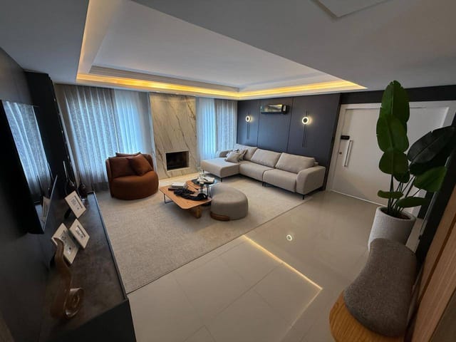 Sobrado com 450m² 4 quartos e 5 banheiros, à venda, no bairro Barra em Balneário Camboriú