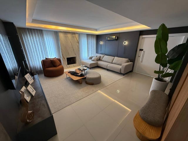 Sobrado com 450m² 4 quartos e 5 banheiros, à venda, no bairro Barra em Balneário Camboriú