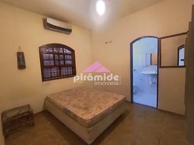 Sobrado com 360m² 3 quartos e 1 banheiro, à venda, no bairro Pontal de Santa Marina em Caraguatatuba