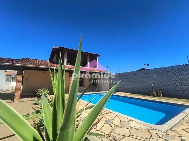 Sobrado com 360m² 3 quartos e 1 banheiro, à venda, no bairro Pontal de Santa Marina em Caraguatatuba
