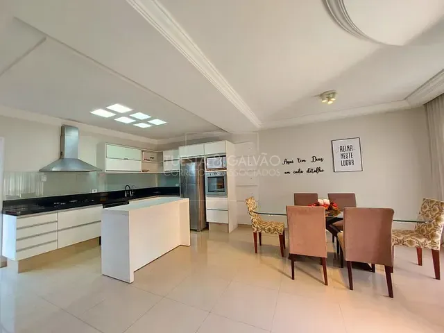 Sobrado com 215m² 5 quartos e 4 banheiros, à venda, no bairro Boqueirão em Curitiba