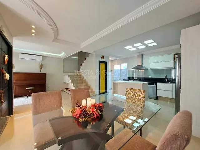 Sobrado com 215m² 5 quartos e 4 banheiros, à venda, no bairro Boqueirão em Curitiba