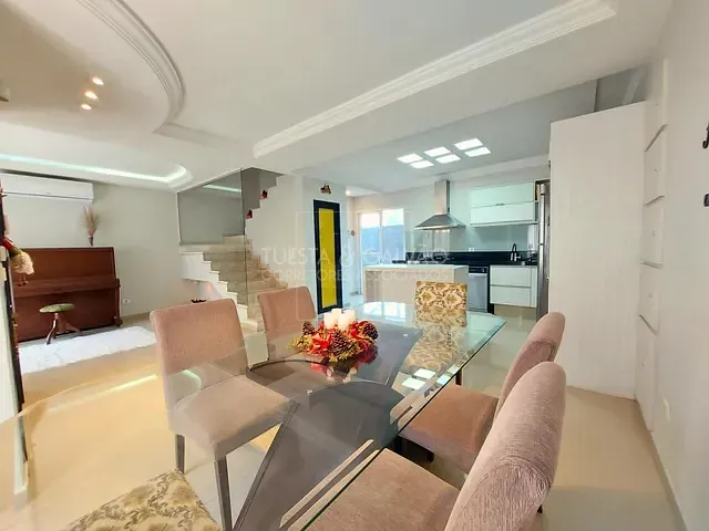 Sobrado com 215m² 5 quartos e 4 banheiros, à venda, no bairro Boqueirão em Curitiba