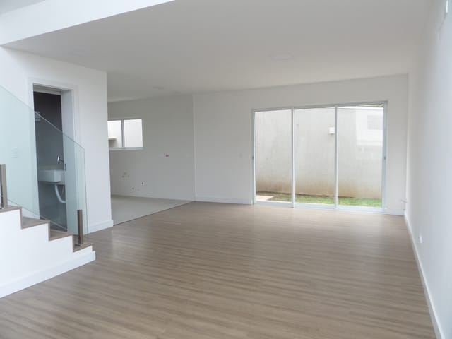 Foto do Casa em Condominio - Casa Nova em Condominio no Pilarzinho, próximo a Opera de Arame, amplo terraço com uma linda vista para Serra do Mar. | Imobiliária GreenVille