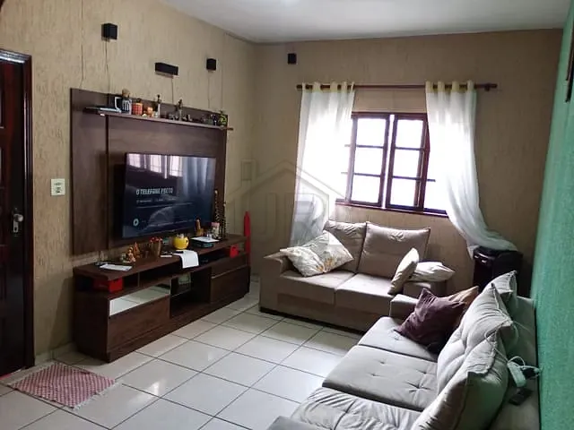 Sobrado com 247m² 4 quartos e 2 banheiros, à venda, no bairro Jardim Zaira em Mauá