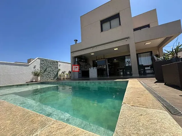 Sobrado com 360m² 3 quartos e 3 banheiros, à venda, no bairro Jardins Nápoles em Senador Canedo