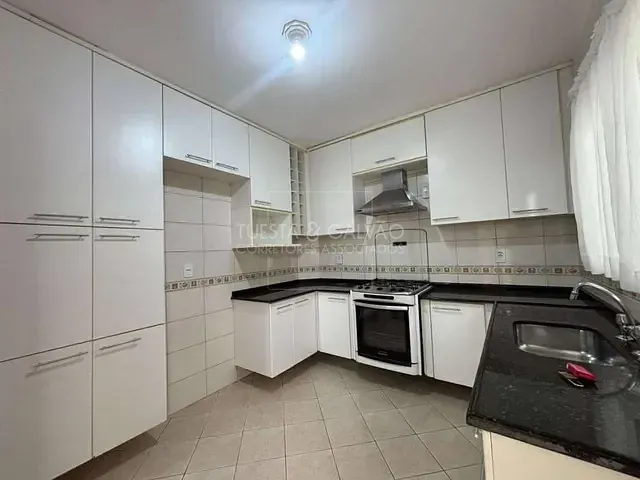 Sobrado com 180m² 3 quartos e 3 banheiros, para alugar, no bairro Uberaba em Curitiba