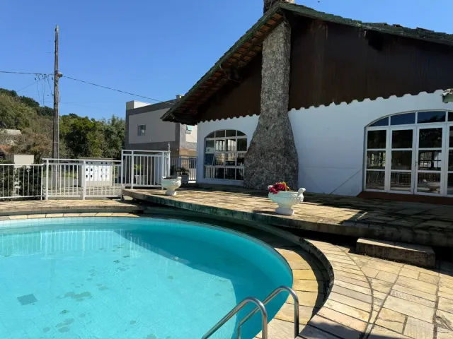 Sobrado com 360m² 3 quartos e 4 banheiros, à venda, no bairro Centro em Porto Belo