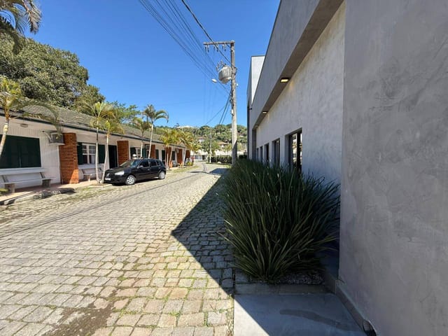 Sobrado com 360m² 3 quartos e 4 banheiros, à venda, no bairro Centro em Porto Belo