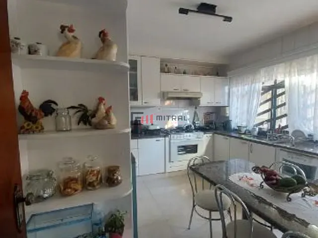 Sobrado com 250m² 6 quartos e 6 banheiros, à venda, no bairro Jardim Alvorada em Londrina