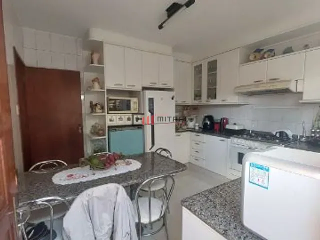 Sobrado com 250m² 6 quartos e 6 banheiros, à venda, no bairro Jardim Alvorada em Londrina