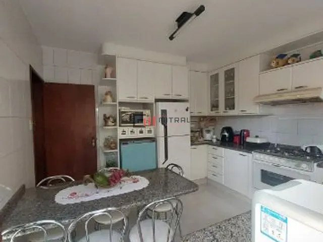 Sobrado com 250m² 6 quartos e 6 banheiros, à venda, no bairro Jardim Alvorada em Londrina