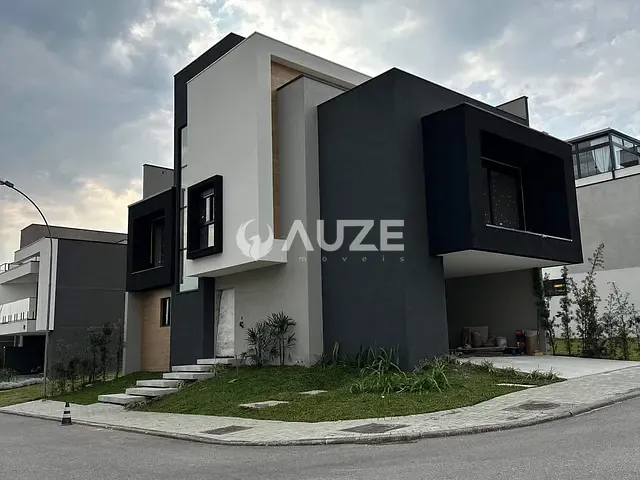 Sobrado com 156m² 3 quartos e 3 banheiros, à venda, no bairro Santa Cândida em Curitiba
