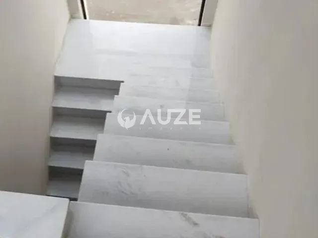 Sobrado com 156m² 3 quartos e 3 banheiros, à venda, no bairro Santa Cândida em Curitiba