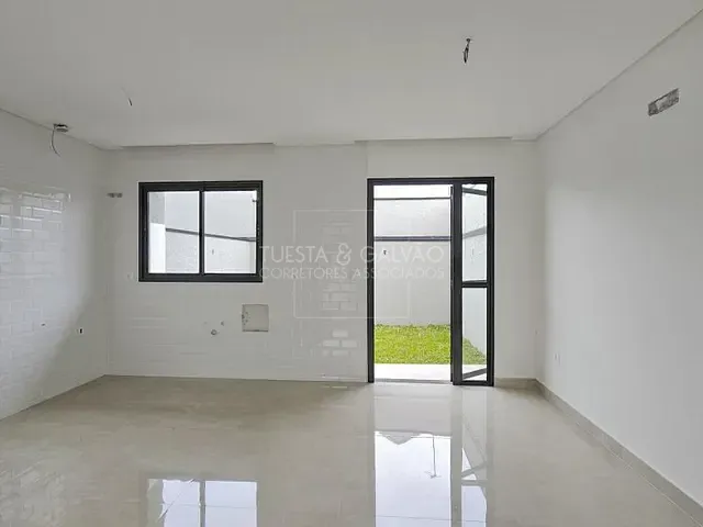Sobrado com 108m² 3 quartos e 3 banheiros, à venda, no bairro Capão da Imbuia em Curitiba