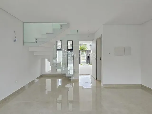 Sobrado com 108m² 3 quartos e 3 banheiros, à venda, no bairro Capão da Imbuia em Curitiba