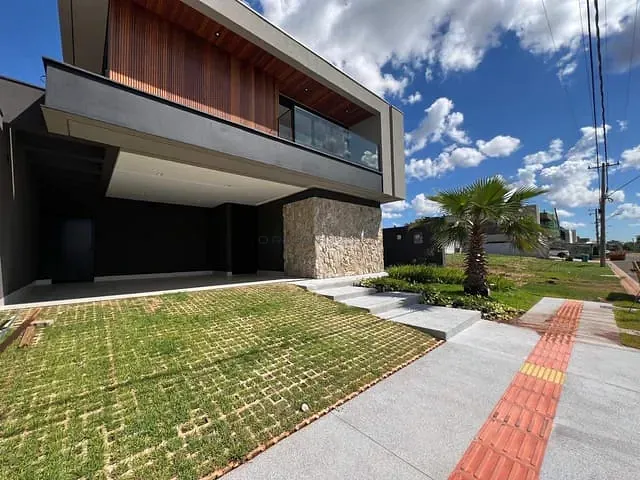 Sobrado com 360m² 5 quartos e 8 banheiros, à venda, no bairro Parque Residencial Damha IV em Campo Grande