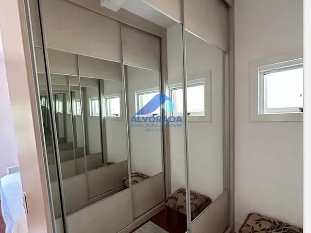 Sobrado com 543m² 4 quartos e 2 banheiros, à venda, no bairro Urbanova em São José dos Campos