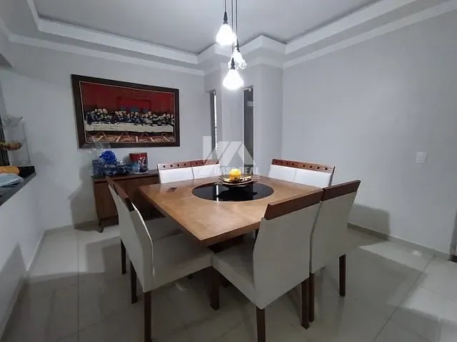 Sobrado com 356m² 6 quartos e 3 banheiros, à venda, no bairro Dos Estados em Guarapuava