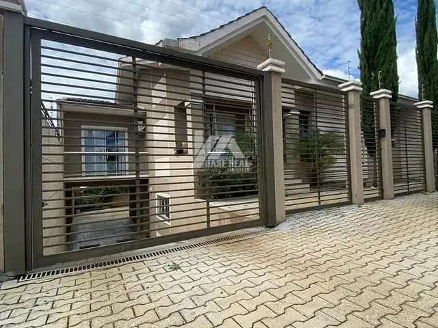 Sobrado com 356m² 6 quartos e 3 banheiros, à venda, no bairro Dos Estados em Guarapuava