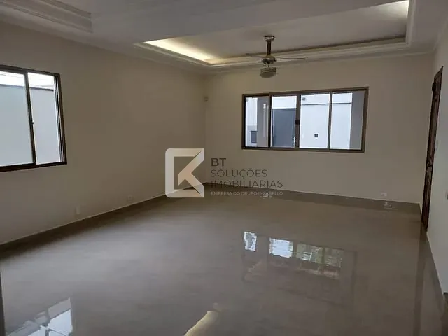 Sobrado com 288m² 3 quartos e 2 banheiros, à venda, no bairro Jardim Regina em Indaiatuba