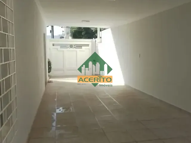 Sobrado com 228m² 4 quartos e 6 banheiros, à venda, no bairro Vila Mendonça em Araçatuba