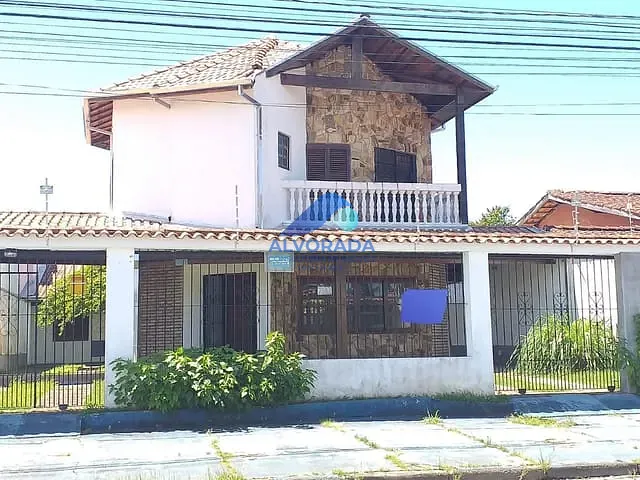 Sobrado com 336m² 3 quartos e 3 banheiros, à venda ou para alugar, no bairro Indaiá em Caraguatatuba