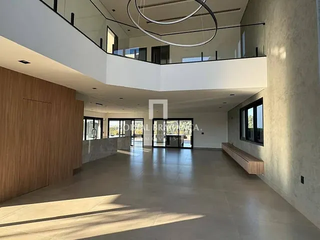 Sobrado com 526m² 4 quartos e 5 banheiros, à venda, no bairro Condomínio Residencial Campos do Conde em Bragança Paulista