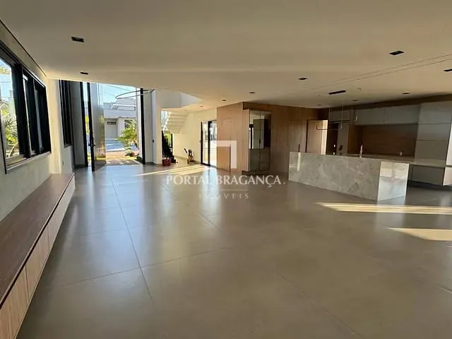 Sobrado com 526m² 4 quartos e 5 banheiros, à venda, no bairro Condomínio Residencial Campos do Conde em Bragança Paulista
