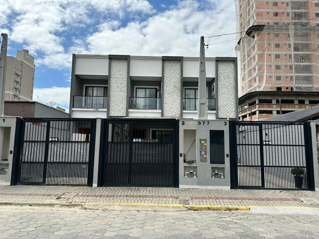 Sobrado com 128m² 2 quartos e 3 banheiros, à venda, no bairro Morretes em Itapema