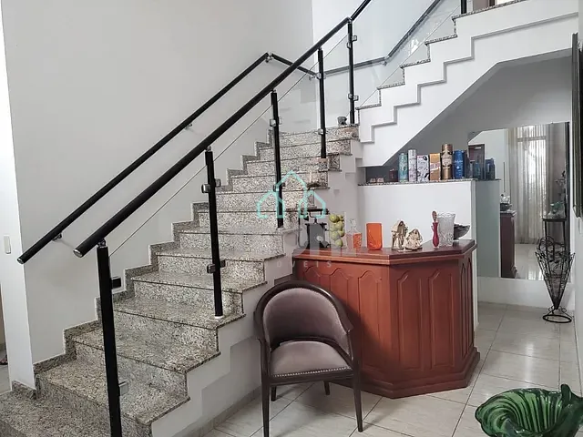 Sobrado com 890m² 4 quartos e 4 banheiros, à venda, no bairro Jardim das Nações em Taubaté