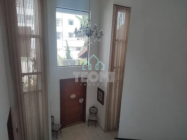 Sobrado com 890m² 4 quartos e 4 banheiros, à venda, no bairro Jardim das Nações em Taubaté