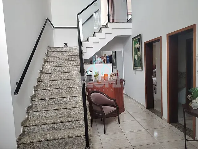 Sobrado com 890m² 4 quartos e 4 banheiros, à venda, no bairro Jardim das Nações em Taubaté