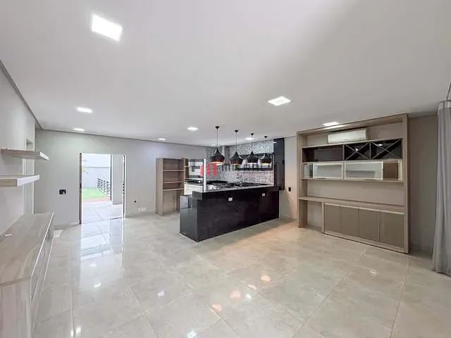 Sobrado com 501m² 5 quartos e 2 banheiros, à venda, no bairro Recanto do Salto em Londrina