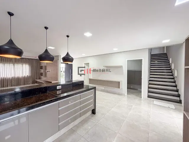 Sobrado com 501m² 5 quartos e 2 banheiros, à venda, no bairro Recanto do Salto em Londrina