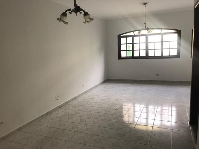 Sobrado com 254m² 3 quartos e 2 banheiros, à venda, no bairro Jardim Santa Cecília em Guarulhos