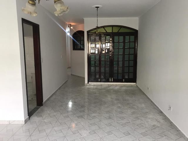 Sobrado com 254m² 3 quartos e 2 banheiros, à venda, no bairro Jardim Santa Cecília em Guarulhos